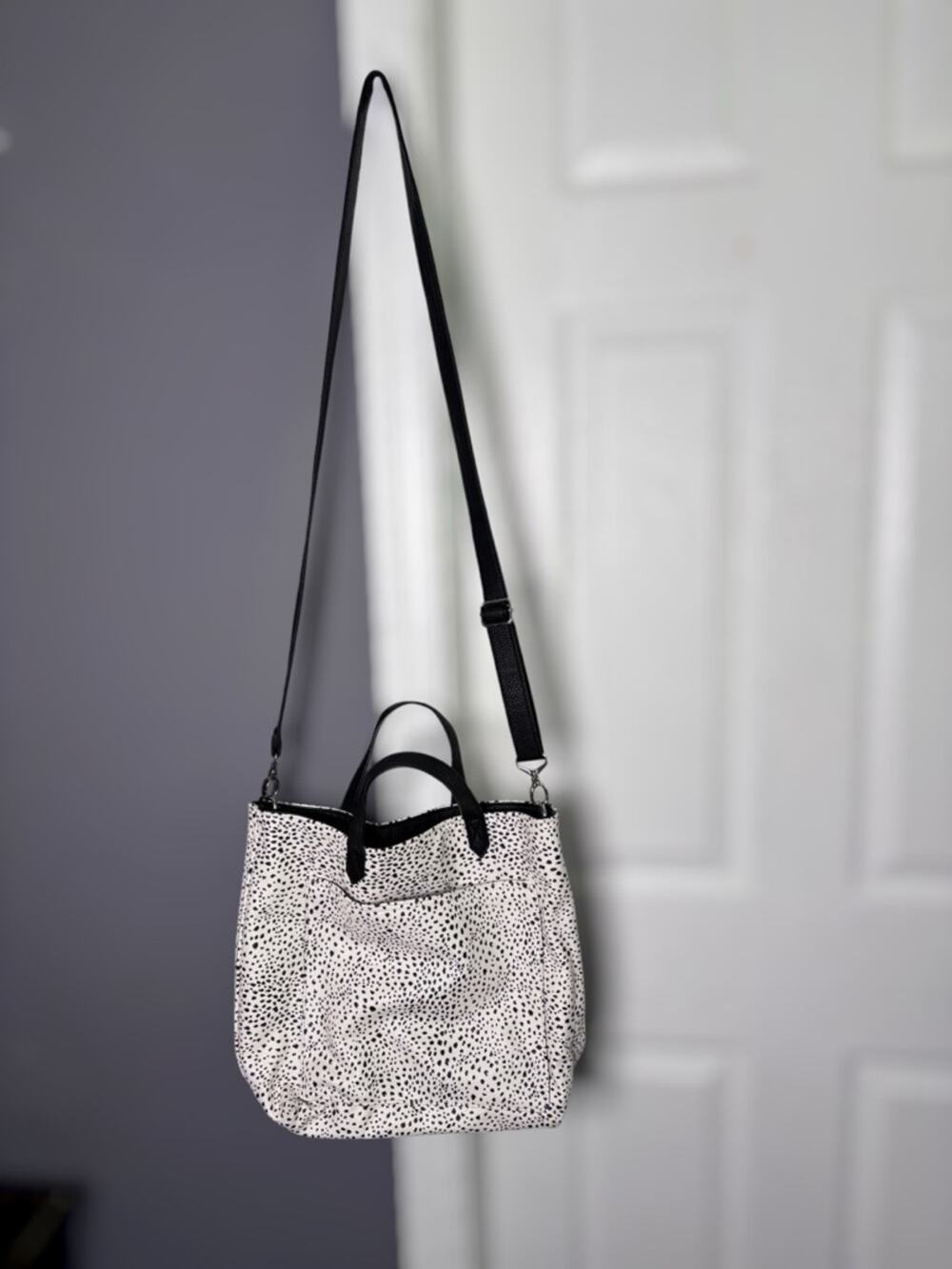 Thirty-One Black White Print Crossbody Purse Removable Strap